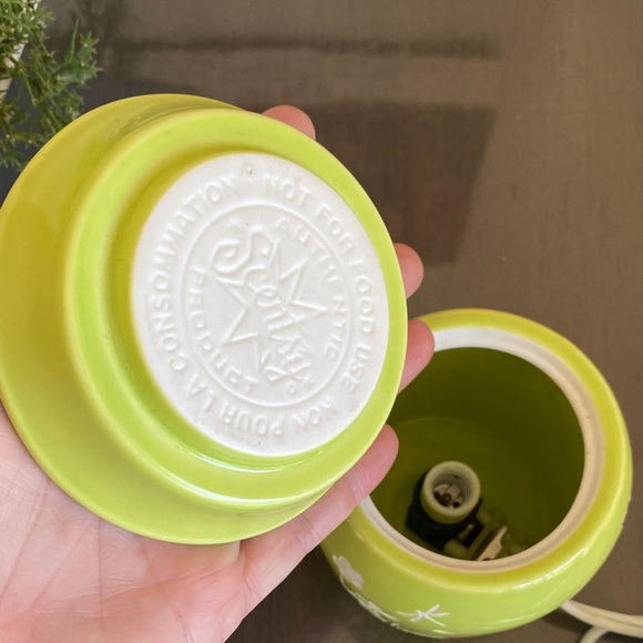 Scentsy Lime Green Firefly Electric Wax Burner Cheesecake Bar - Picture 8 of 9